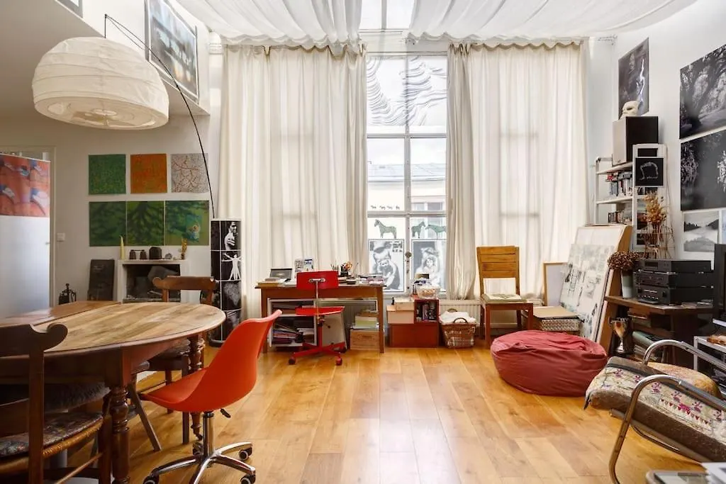 Sous Le Ciel De Paris, Petite Suite 0*, Paris Fransa
