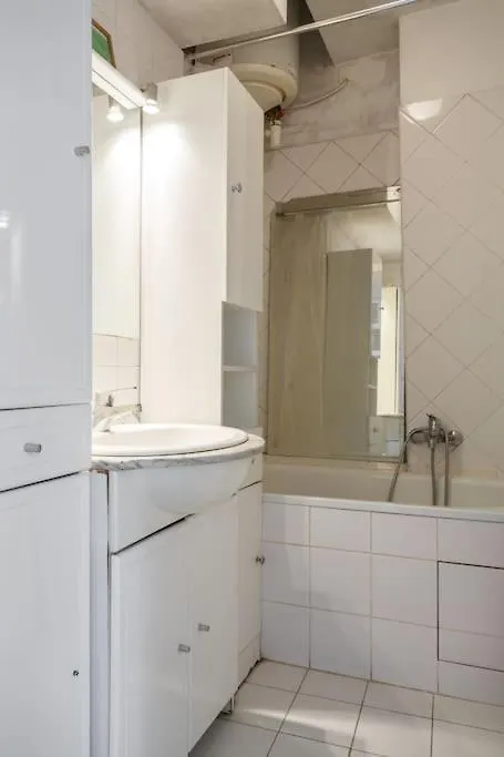 Sous Le Ciel De Paris, Petite Suite 0*, Paris